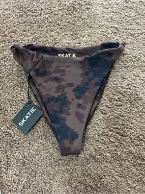 NWT Skatie Yellowstone Salty Bottoms